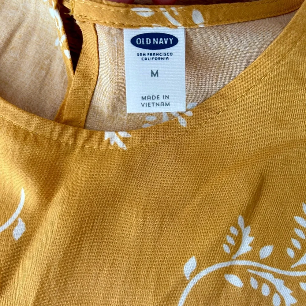 Old Navy Sleeveless Dress - Picture 5 of 8